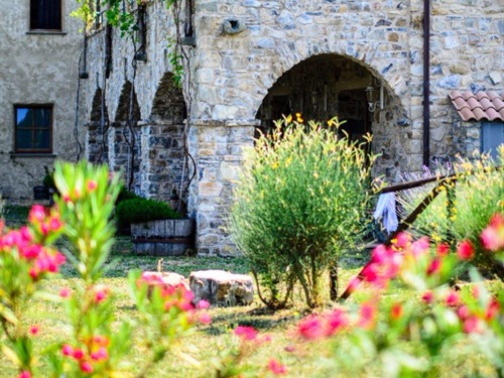 Hotel Podere Conti Filattiera Dış mekan fotoğraf